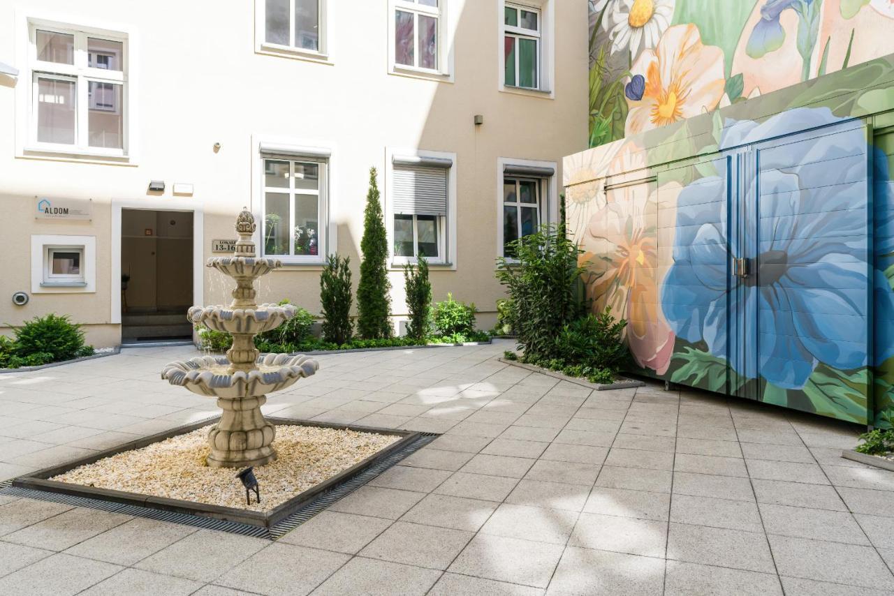 Komeda Apartment Hidden In Poznan Old Town By Noclegi Renters Exterior photo